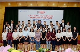 Acecook Việt Nam trao học bổng cho sinh viên