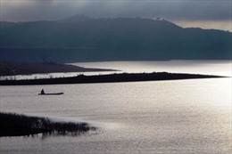 Huy động 150 người tìm kiếm 3 người mất tích trên hồ Đại Ninh