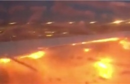 Boeing 777 chở 241 người cháy ngùn ngụt khi hạ cánh
