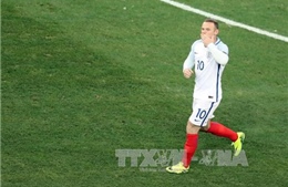 Rooney tiếp tục gắn bó với tuyển Anh 