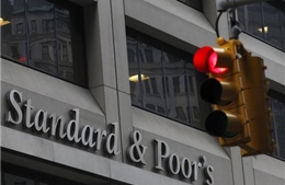 S&P giảm xếp hạng tín nhiệm của EU