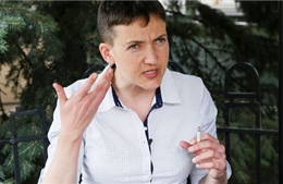 Savchenko đề xuất đặt súng tiểu liên trong quốc hội Ukraine