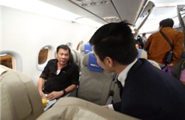 Tân Tổng thống Philippines đi máy bay dân dụng, ngồi ghế phổ thông 