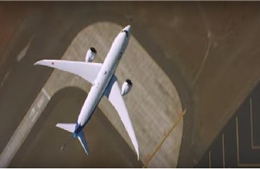 Boeing Dreamliner chao liệng như tiêm kích