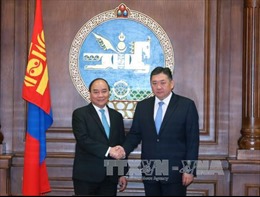 Thủ tướng Nguyễn Xuân Phúc gặp Chủ tịch Quốc hội Mông Cổ