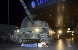 Quân đội Thổ Nhĩ Kỳ tiến hành đảo chính