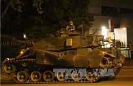 Thổ Nhĩ Kỳ huy động hỏa lực mạnh trấn áp đảo chính