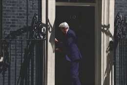 Ông Kerry va đau vào cửa Số 10 Downing