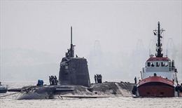 Tàu ngầm hạt nhân Anh va tàu hàng