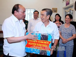 Thủ tướng thăm các gia đình chính sách tại Cần Thơ 