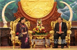 Phó Chủ tịch Quốc hội Tòng Thị Phóng dự lễ tang đồng chí Saman Viyaket 