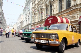 Đã mắt với dàn xe cổ màu sắc trên đường phố Moskva