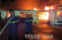 Xưởng nến công ty Aroma Bay cháy ngùn ngụt trong đêm 