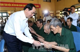 Chủ tịch nước tặng quà thương bệnh binh tại Hà Nam