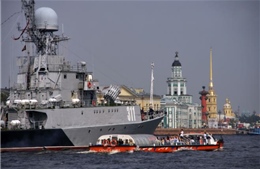 Đoàn chiến hạm Nga hùng hậu đến St.Petersburg 