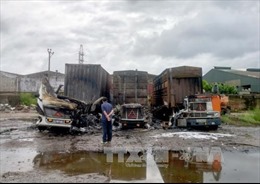 3 xe container cháy rụi tại Hải Phòng