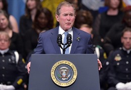 Cựu Tổng thống Bush "nã pháo" vào ông Trump