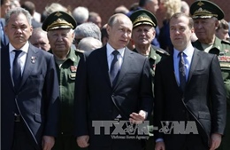 Hàng trăm nghìn người yêu cầu Thủ tướng Nga từ chức