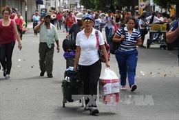 Venezuela cho phép tiếp tục thu thập chữ ký để trưng cầu dân ý