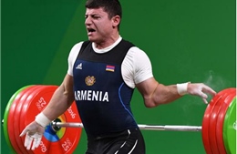 Hãi hùng pha trật ngược khuỷu tay khi thi đấu của VĐV cử tạ Armenia