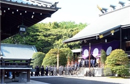 Thủ tướng Nhật Bản gửi đồ lễ tới Đền Yasukuni