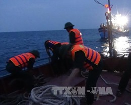 Bình Định kêu gọi cứu hộ 3 thuyền trôi dạt trên biển