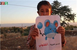 Trẻ em Syria cầm ảnh Pokemon chờ được giải cứu