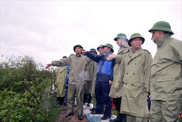 Phó Thủ tướng Vương Đình Huệ thị sát tuyến đê xung yếu ở Quảng Ninh