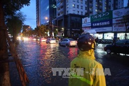 Hà Nội giảm bớt cảnh tắc đường khi bão về 