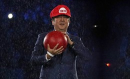Thủ tướng Nhật gây sốt khi vào vai Mario