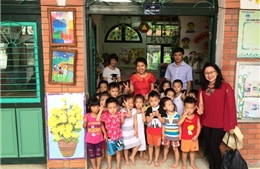 Tham tán Thái Lan trao quà từ thiện tại Làng trẻ SOS Hà Nội