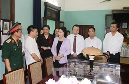 Đoàn Quốc hội dâng hương tưởng niệm Chủ tịch Hồ Chí Minh