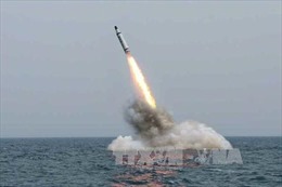 Triều Tiên bất ngờ phóng tên lửa đạn đạo từ tàu ngầm
