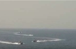 4 tàu hải quân Iran chặn "nguy hiểm" tàu khu trục Mỹ