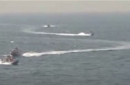 Tàu Hải quân Mỹ bắn cảnh cáo tàu Iran