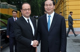 Những hình ảnh đầu tiên Tổng thống Pháp Hollande tại Việt Nam