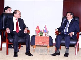 Thủ tướng Chính phủ Nguyễn Xuân Phúc gặp Thủ tướng Lào