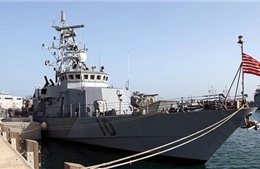 Tàu Iran áp sát tàu quân sự Mỹ gần eo biển Homuz