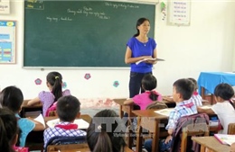 Trao hàng trăm triệu đồng cho học sinh ven biển Hà Tĩnh 