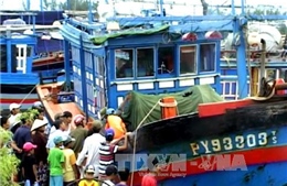 Các ngư dân Việt Nam gặp nạn được Trung Quốc giúp đỡ về nước 