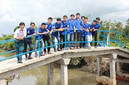 Niềm vui trên những cây cầu thanh niên 
