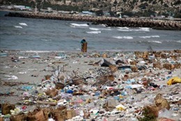 Không để biển thành... bãi đổ rác thải