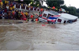 Lật tàu thủy tại Thái Lan, ít nhất 13 người chết