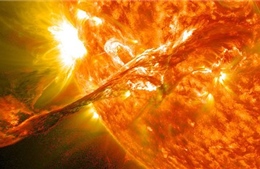 NASA ghi được hình tàu ngoài hành tinh hút năng lượng Mặt trời?