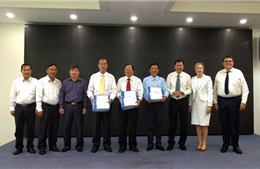 Bàn giao 21 bộ tài liệu kỹ thuật cho 3 tỉnh Đồng bằng sông Cửu Long