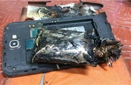 Điện thoại Samsung bốc khói gây náo loạn máy bay