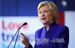 Trước thềm cuộc tranh luận đầu tiên, bà Clinton vẫn dẫn điểm