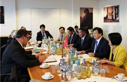 Phó Thủ tướng Trịnh Đình Dũng thăm, làm việc tại Đức