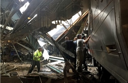 Tàu hỏa Mỹ tông sập mái nhà ga, hơn 100 người thương vong