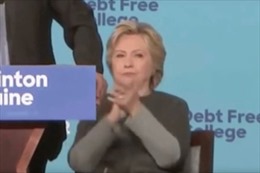 Bà Clinton bị nghi là... robot